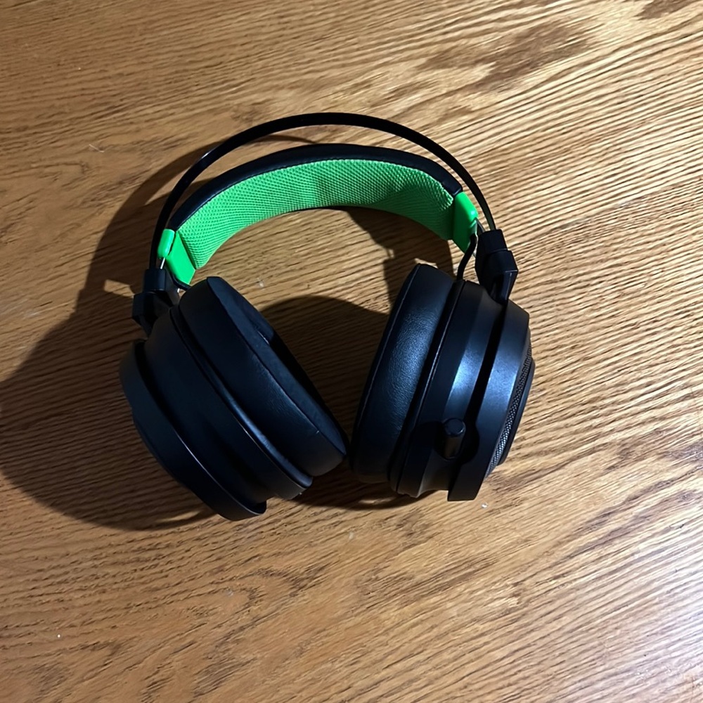 Razer - Nari Ultimate Wireless THX Spatial Audio Gaming Headset